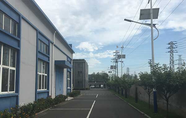 欧陆电气厂区风光互补路灯系统案例.jpg