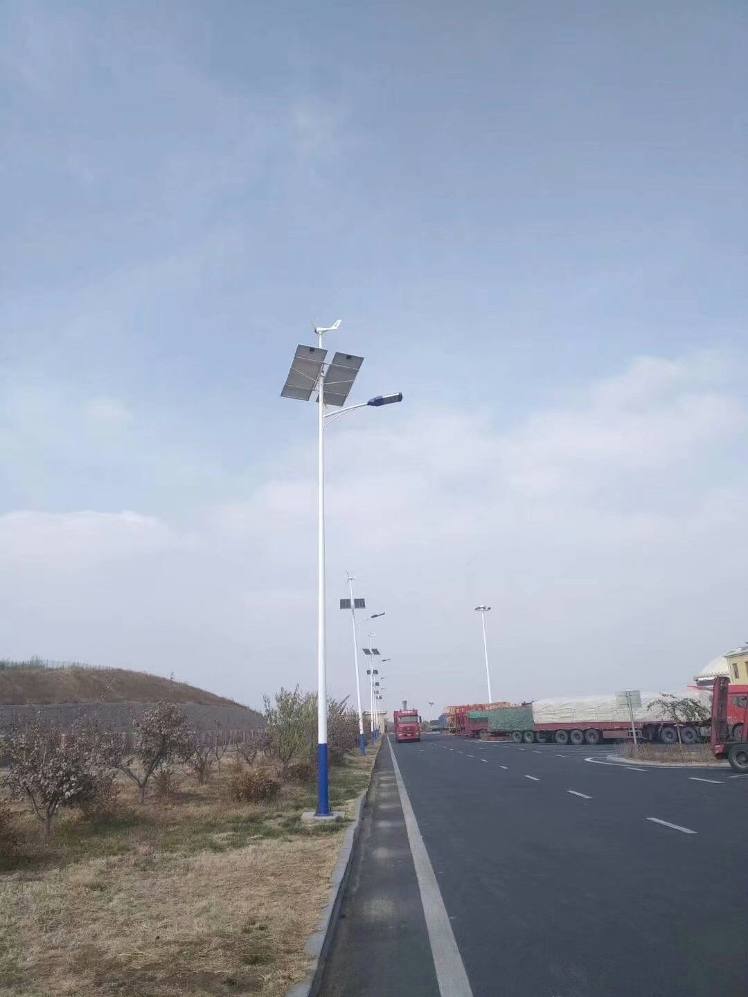 南京欧陆电气风光互补照明系统，设备配置功率300W.jpg