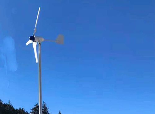 南京欧陆电气风光互补离网发电案例 设备配置功率为风机500W